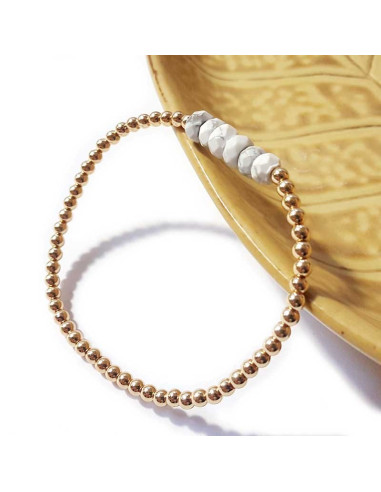 Bracelet à perles dorées et howlite facettée