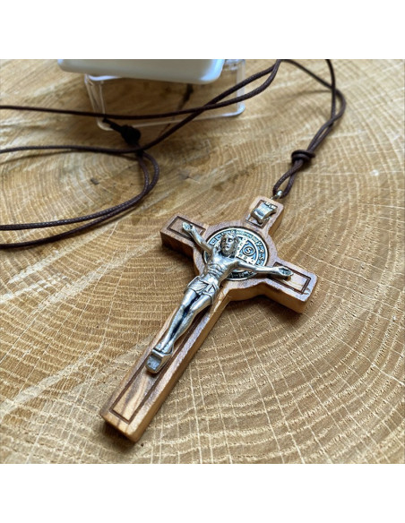 Holz-Kreuz Anhänger St. Benedikt mit kleine Kiste