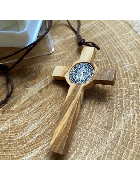 Holz-Kreuz Anhänger St. Benedikt mit kleine Kiste