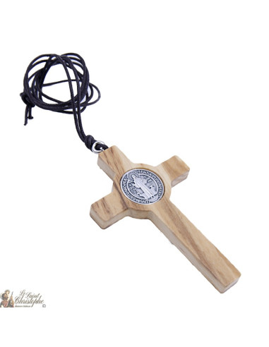 Madera colgante de la cruz de San Benito con pequeña caja