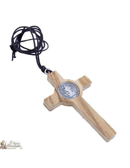 Madera colgante de la cruz de San Benito con pequeña caja