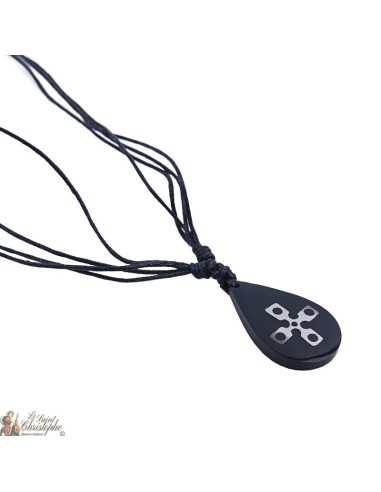 Collier cordon - pendentif oval avec croix