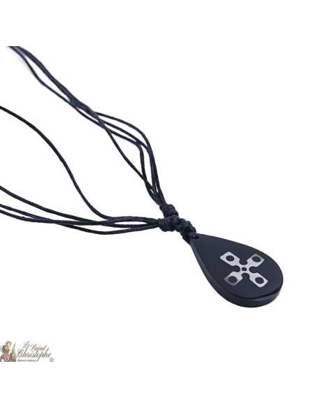 Collier cordon - pendentif oval avec croix