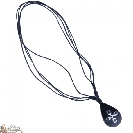 Collier cordon - pendentif oval avec croix