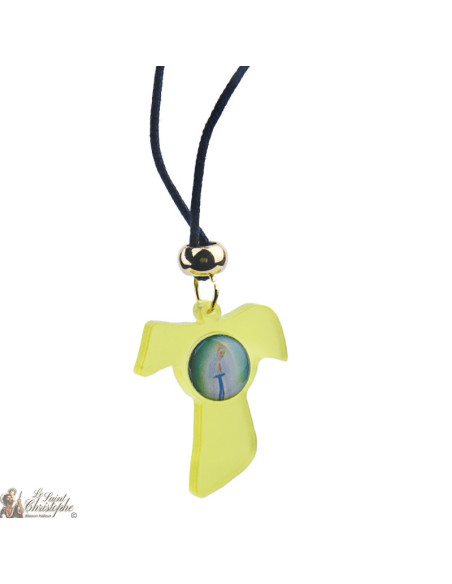 Collana con il segno del Tau in giallo e plexi quadro della Vergine di Banneux