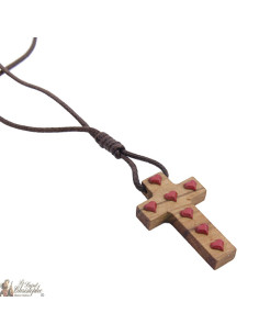 Cavo Collare e croce di legno con i cuori rossi